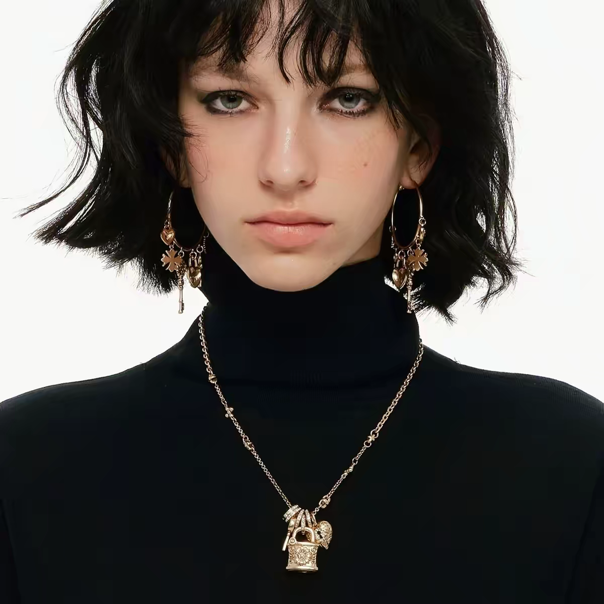 Vintage Daisy Heart Lock Necklace