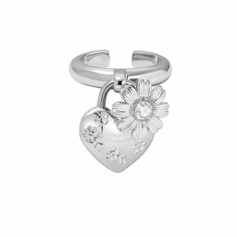 Vintage Heart Daisy Ring